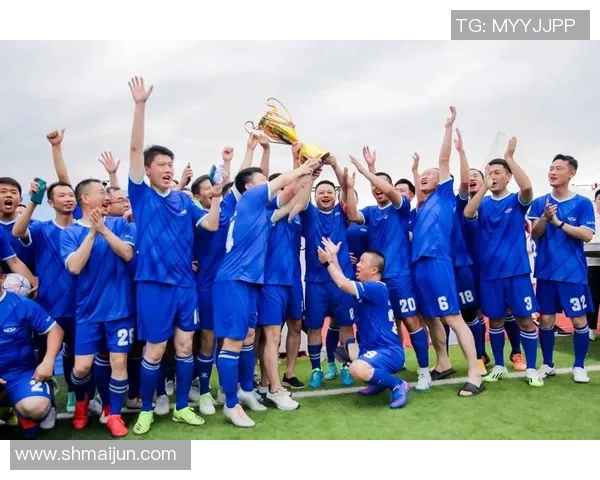 库库塔与阿利安萨的激烈对决展现足球魅力与团队精神的完美结合 库库塔与阿利安萨的激烈对决展现足球魅力与团队精神的完美结合